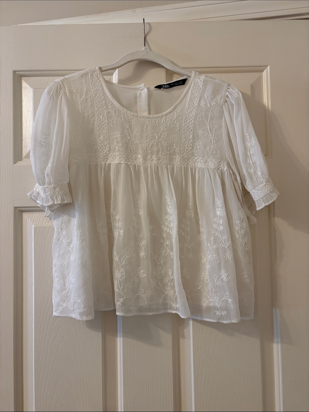 Zara off White Embroidered Puff-Sleeve Peasant Blouse